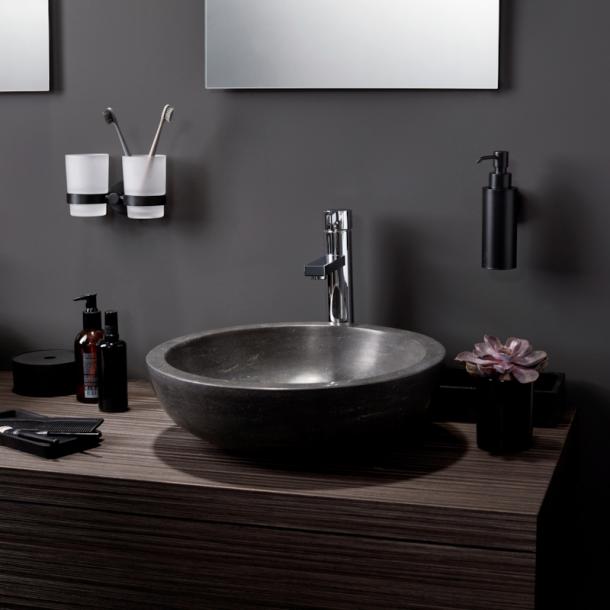 Haceka zwarte wastafel met zilveren kraan en zwarte zeepdispencer